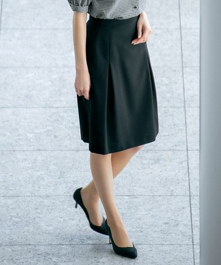 【YUKI TORII】全1色・スカート（Aライン・タック入り・ストレッチ・高通気・55cm丈）