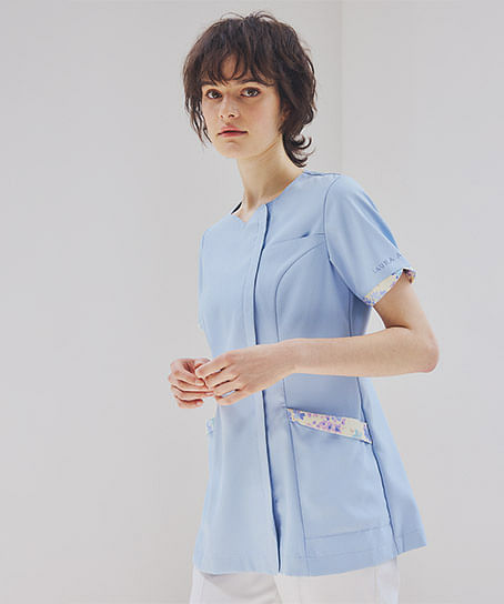 【LAURA ASHLEY】アメリ柄半袖スクラブ（制菌・透け防止・吸汗・制電・防汚・レディース）