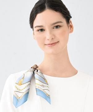 事務服・会社制服の通販の【ユニデポ 事務服】【全2色】ダブルデザイン華やぎスカーフ（スカーフピン付）